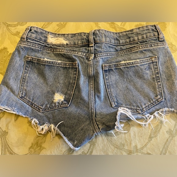 DL1961 Renee Cutoff Distressed Ripped Frayed in Soul Wash Denim Mini Short Sz 27 - Picture 9 of 16